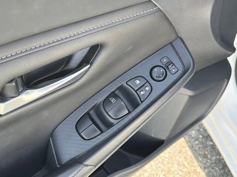 Used 2021 Nissan Sentra SV FWD image 12