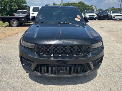 Certified 2025 Jeep Grand Cherokee Altitude AWD/4WD image 2