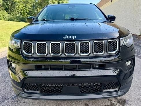 Used 2023 Jeep Compass Latitude w/ Sun and Sound Group AWD/4WD image 4