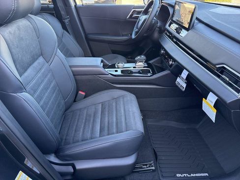 New 2026 Mitsubishi Outlander SE FWD image 25