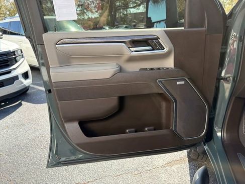 Used 2026 Chevrolet Silverado 2500 LTZ w/ LTZ Convenience Package image 13