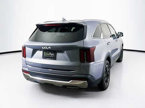Used 2024 Kia Sorento S image 9