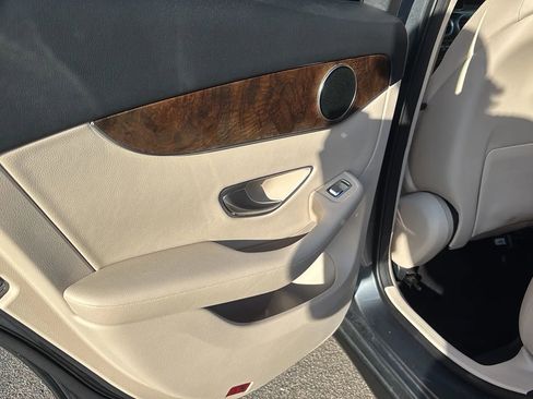 Used 2018 Mercedes-Benz GLC 300 image 24