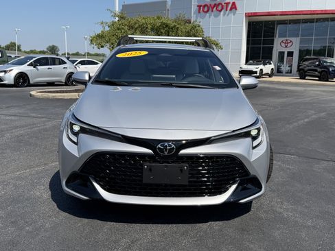 Used 2025 Toyota Corolla SE w/ SE Package FWD image 2