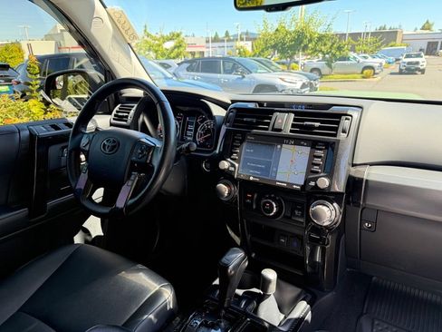 Used 2023 Toyota 4Runner TRD Off-Road Premium w/ Moonroof Package AWD/4WD image 21