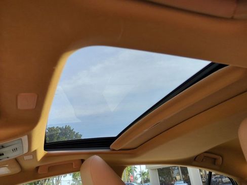 Certified 2022 Lexus ES 350 w/ Premium Package image 19