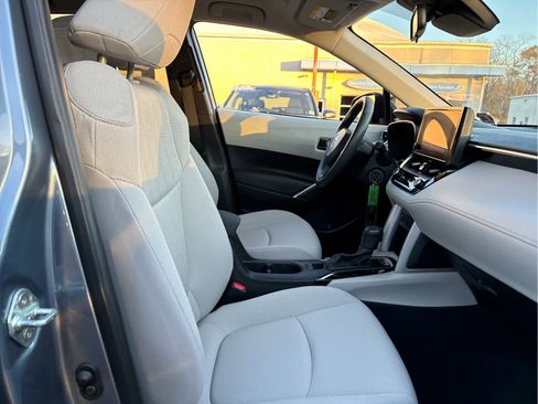Used 2023 Toyota Corolla Cross L image 20