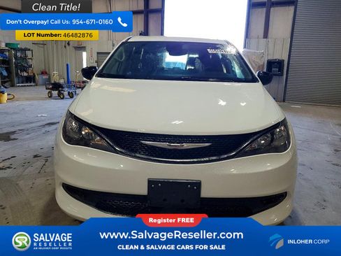 Used 2024 Chrysler Voyager LX image 7