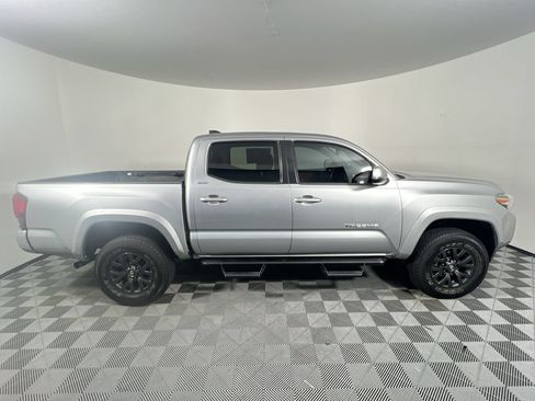 Used 2022 Toyota Tacoma SR5 w/ Technology Package RWD image 2