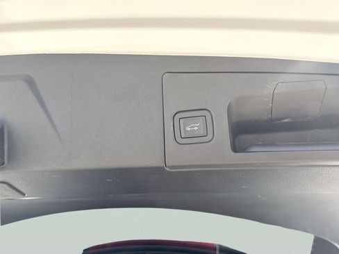 Used 2025 Cadillac XT5 Premium Luxury image 17