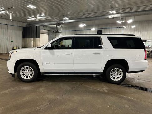 Used 2018 GMC Yukon XL SLE image 38