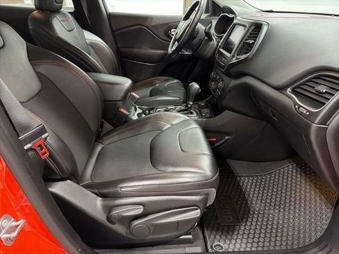 Used 2021 Jeep Cherokee Trailhawk w/ Sun, Sound & Nav Group image 32