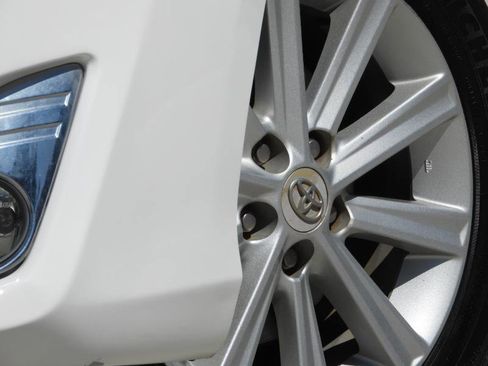 Used 2012 Toyota Camry XLE image 5