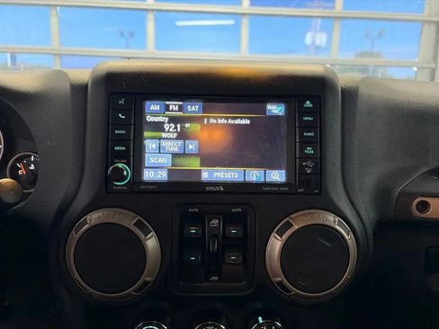 Used 2017 Jeep Wrangler Unlimited Sahara AWD/4WD image 23