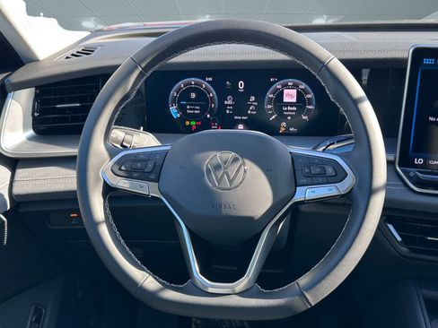New 2026 Volkswagen Tiguan SE FWD image 14