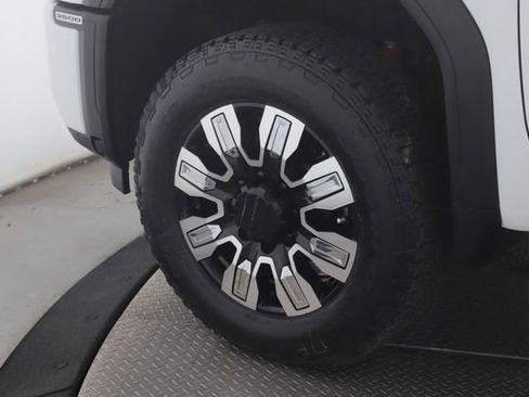 Used 2026 GMC Sierra 3500 Denali AWD/4WD image 13