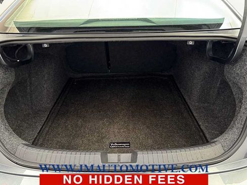 Used 2024 Volkswagen Jetta SE w/ Panoramic Sunroof Package FWD image 17