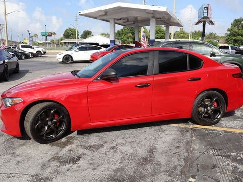 Used 2018 Alfa Romeo Giulia Ti Sport w/ Quick Order Package 22S Sport AWD/4WD image 6