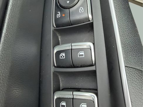 Used 2024 Kia Sorento S FWD image 19