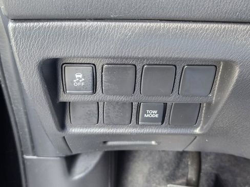 Used 2020 Nissan Pathfinder S image 30