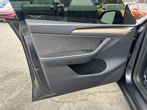 Used 2024 Tesla Model Y Long Range image 29