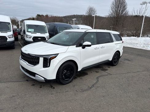 Used 2025 Kia Carnival image 14