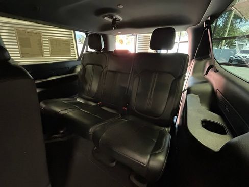 Used 2024 Jeep Wagoneer L Series II w/ Flexible Seating Group AWD/4WD image 7