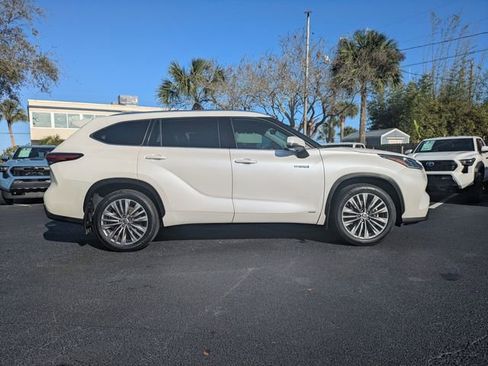 Used 2020 Toyota Highlander Platinum image 3