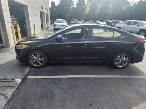 Used 2017 Hyundai Elantra SE FWD image 2