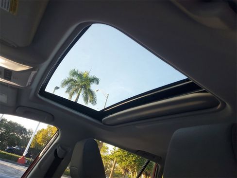 Used 2022 Toyota RAV4 XLE image 18