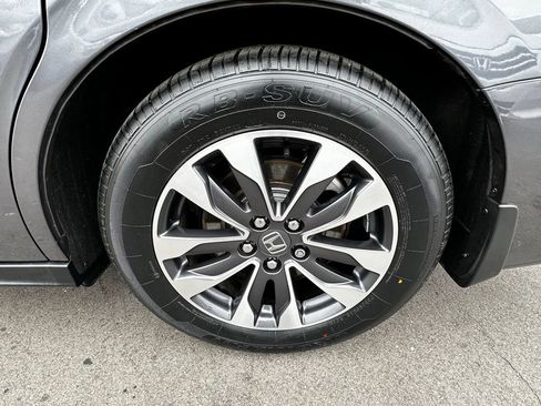 Used 2024 Honda Odyssey EX-L image 11
