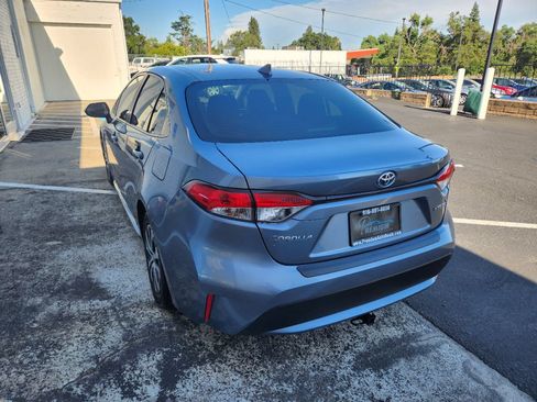 Used 2020 Toyota Corolla LE w/ Carpet Mat Package (TMS) FWD image 4