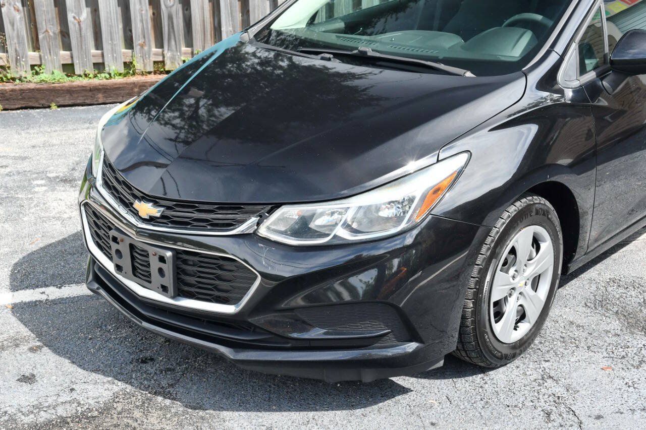 Used 2018 Chevrolet Cruze LS FWD image 4