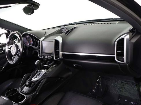 Used 2017 Porsche Cayenne AWD/4WD image 30