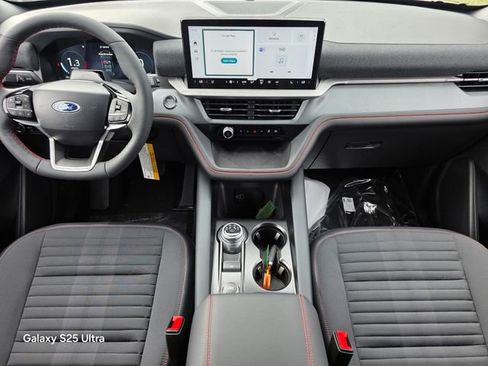 New 2026 Ford Explorer ST-Line w/ ST-Line Street Pack image 16