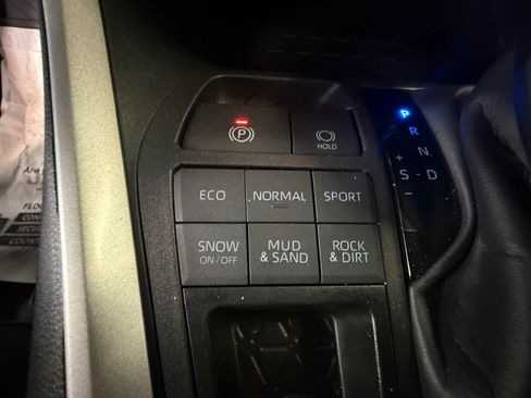 Used 2024 Toyota RAV4 LE AWD/4WD image 21
