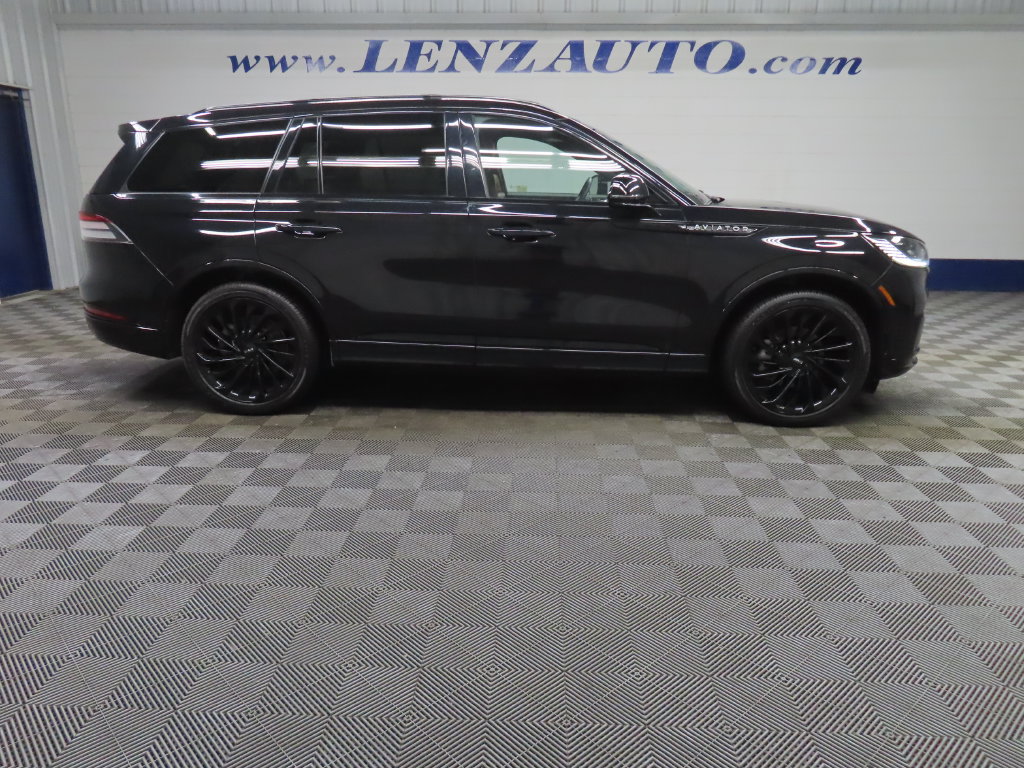Used 2025 Lincoln Aviator Reserve w/ Equipment Group 201A AWD/4WD image 2
