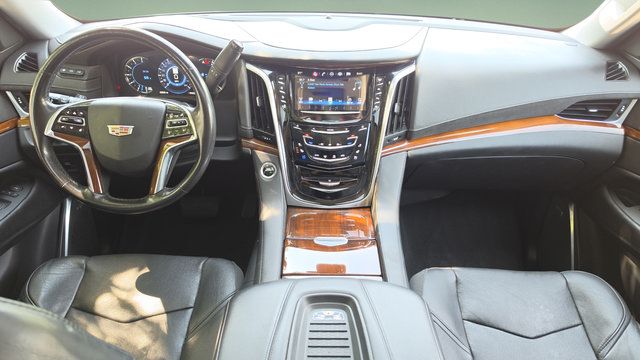 Used 2020 Cadillac Escalade ESV Premium Luxury w/ Escalade Sport Edition AWD/4WD image 31