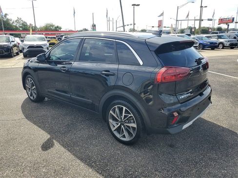 Used 2020 Kia Niro Touring image 3