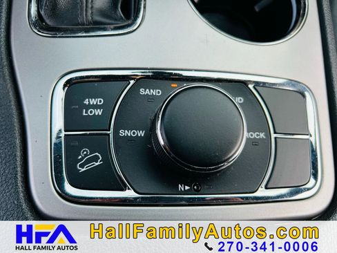 Used 2020 Jeep Grand Cherokee Laredo w/ Quick Order Package 2BN North AWD/4WD image 29