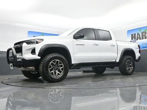 New 2026 Chevrolet Colorado ZR2 w/ Off-Road Front Bumper Package AWD/4WD image 17