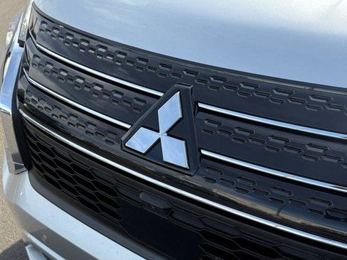 Used 2024 Mitsubishi Outlander SE image 34