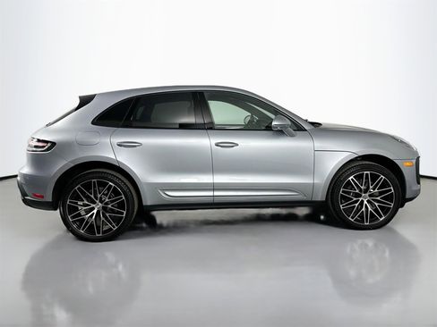 Certified 2025 Porsche Macan image 8