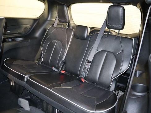 Used 2022 Chrysler Pacifica Limited w/ S Appearance Package image 24