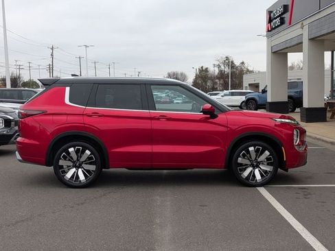 New 2026 Mitsubishi Outlander SEL image 2