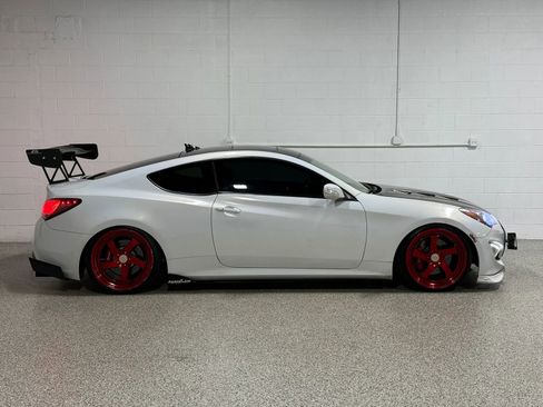 Used 2013 Hyundai Genesis 3.8 RWD image 3