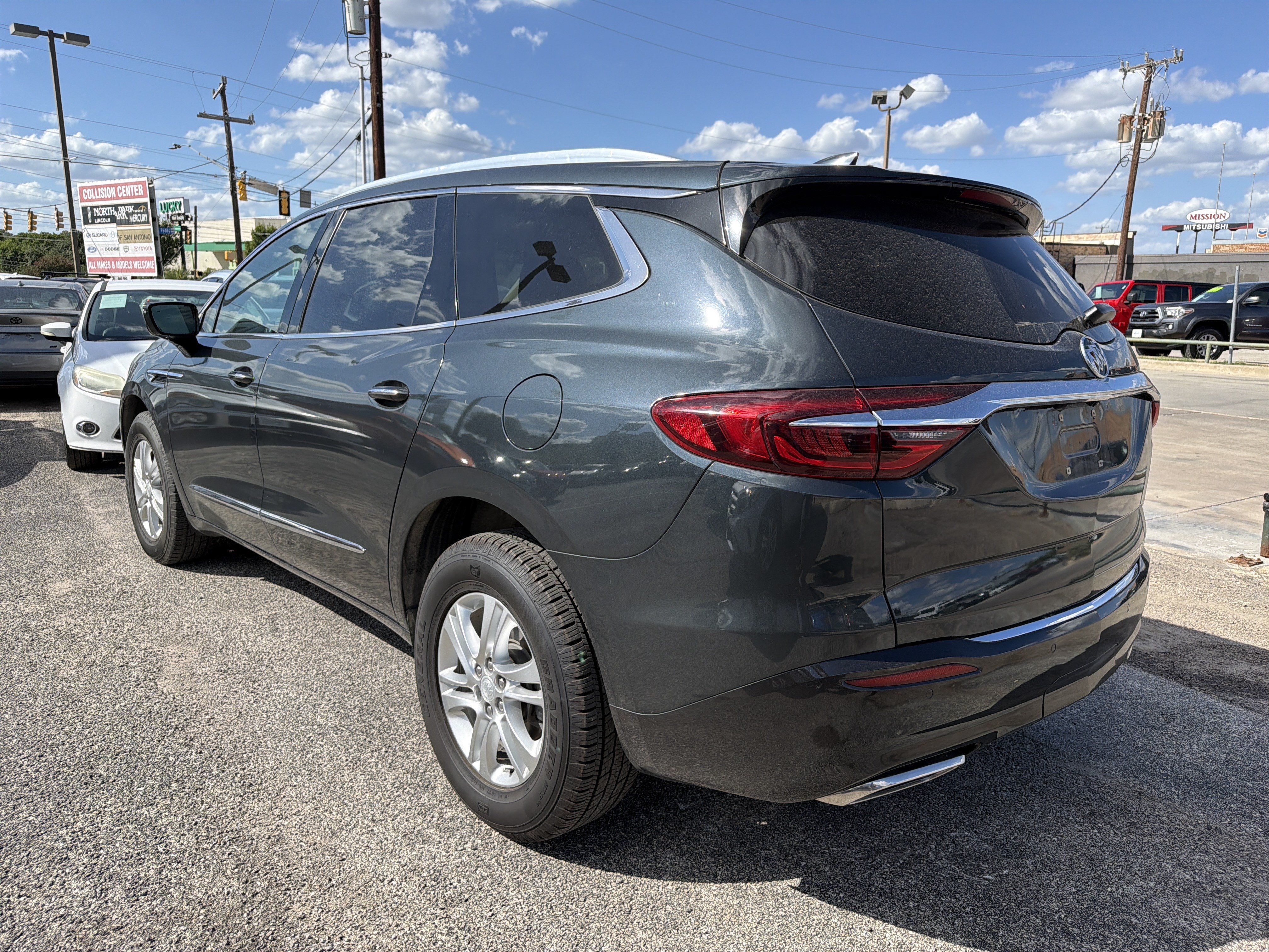 Used 2019 Buick Enclave Essence FWD image 5