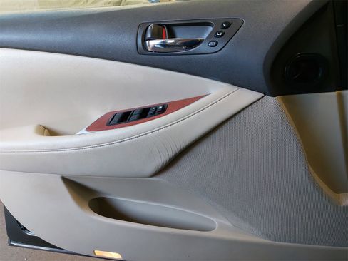 Used 2011 Lexus ES 350 image 30