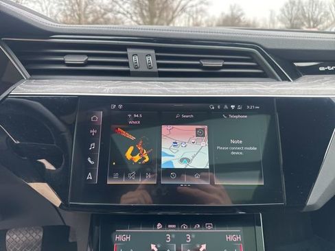 Used 2023 Audi e-tron Premium Plus w/ Premium Plus Package image 23
