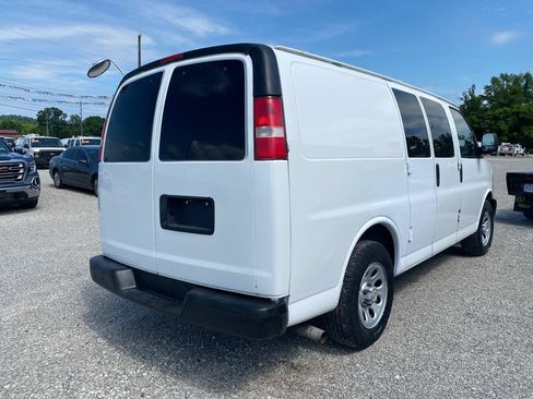 Used 2010 Chevrolet Express 1500 RWD image 5